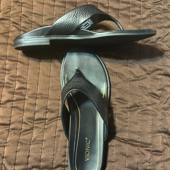 Black Vionic Flip Flop Sandals - Picture 2 of 4